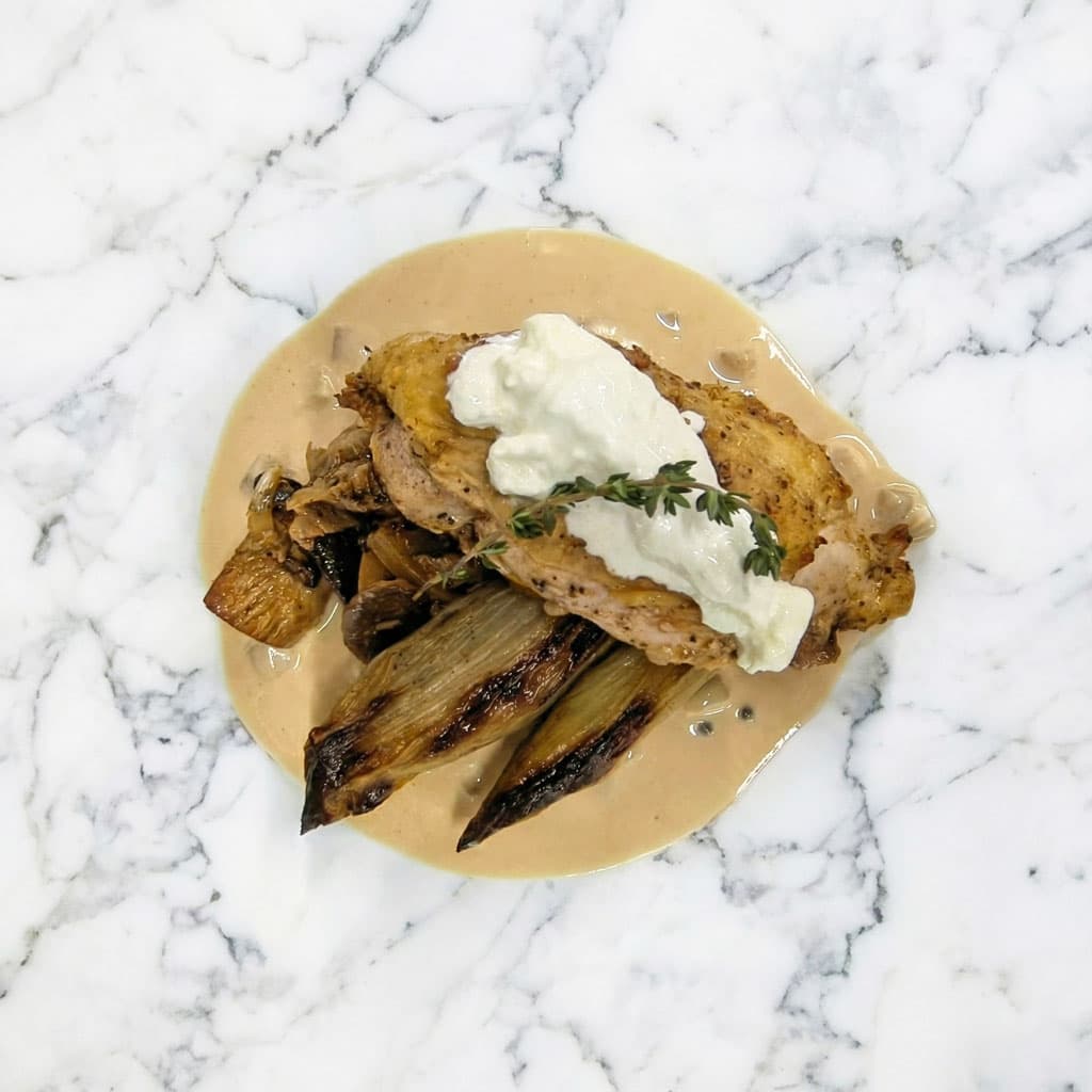 FILET DE PINTADEAU / STRACCIATELLA / SALSA CACIO E PEPE / CHICON - 1 PERS