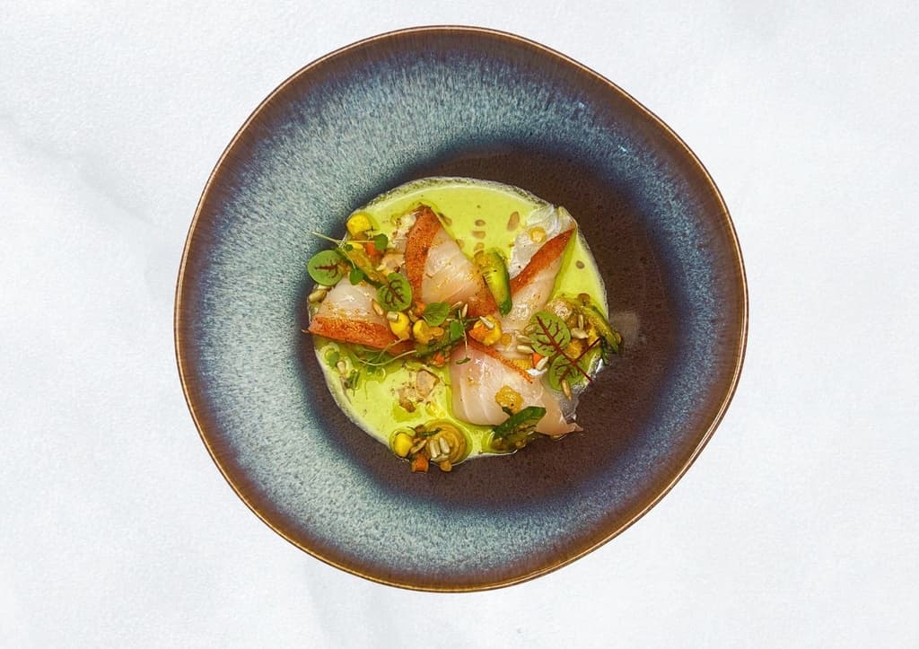CEVICHE DE SEBASTE / LEGUMES CROQUANTS / PICKLES DE CONCOMBRE ET MAIS