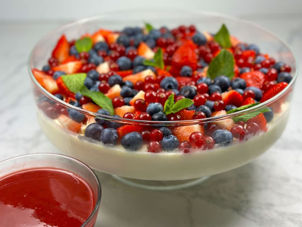 PANNA COTTA AUX FRUITS ROUGES ET COULIS DE FRAMBOISE (VASE)