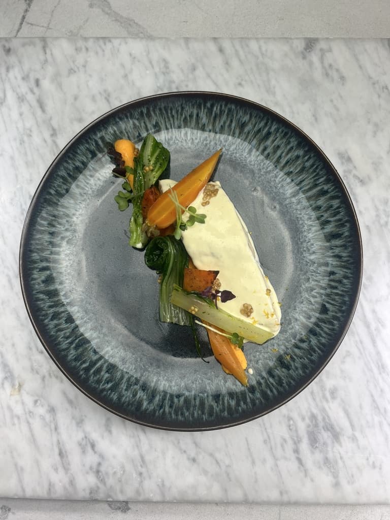 HAMACHI / SAUCE BEURRE BLANC / PAK CHOI / JEUNES CAROTTES / PUREE DE PATATE DOUCE