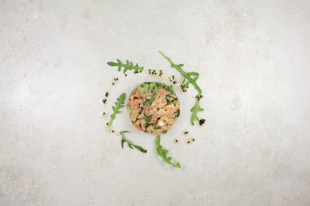 SALMON TARTAR WITH WAKAME 200G