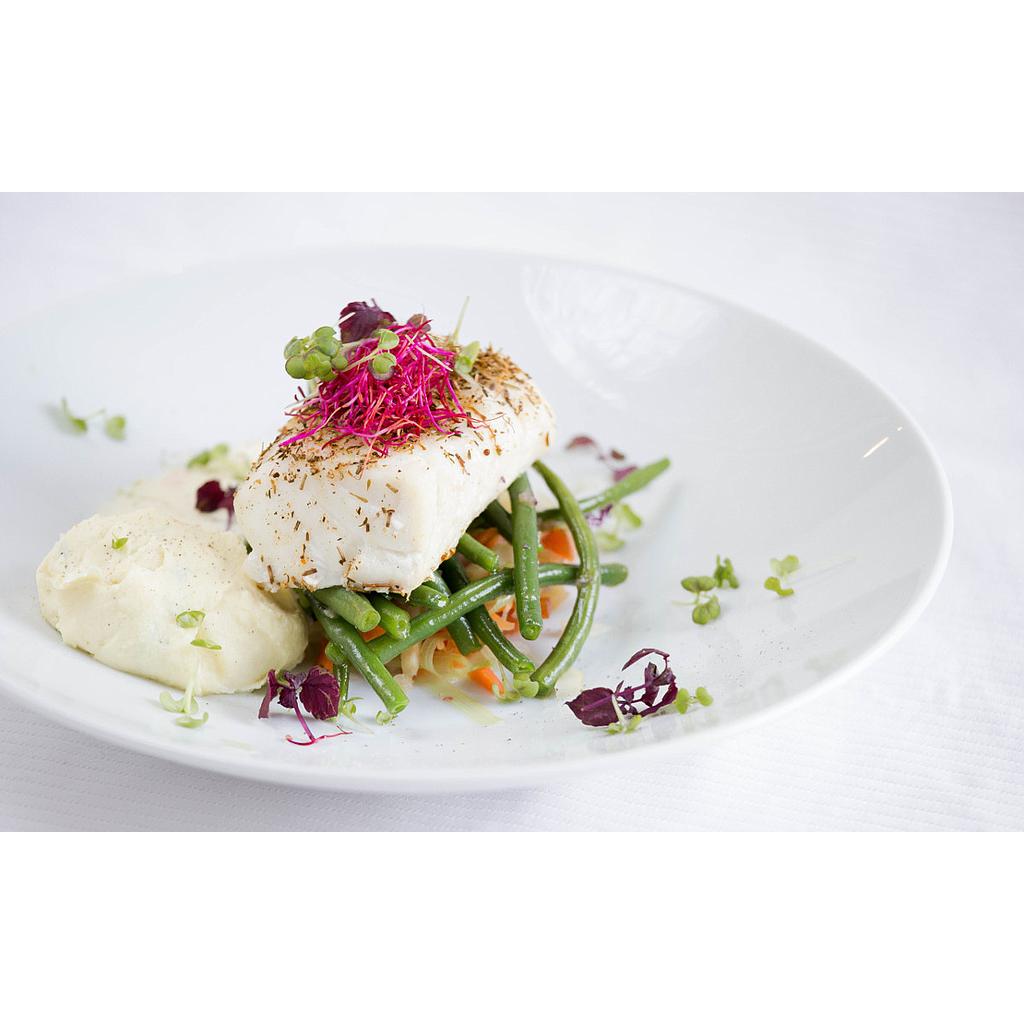 KABELJAUW, BONEN MET GESAUTEERDE UIEN, PUREE MET BASILICUM, WITTE WIJNSAUS, CITROEN EN SJALOTTEN