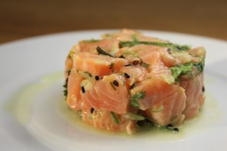 [7795 - 92 / FTK] TARTARE DE SAUMON / SESAME NOIRE / WAKAME (200g)