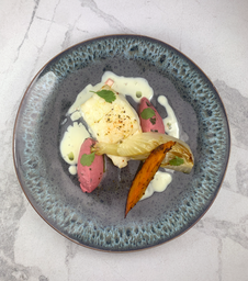 [8168 - 92 / FTK] CLEOPATRA / FILET DE CABILLAUD / PUREE DE BETTERAVE AU BASILIC / FENOUIL GRILLE / PATATES DOUCES AUX EPICES